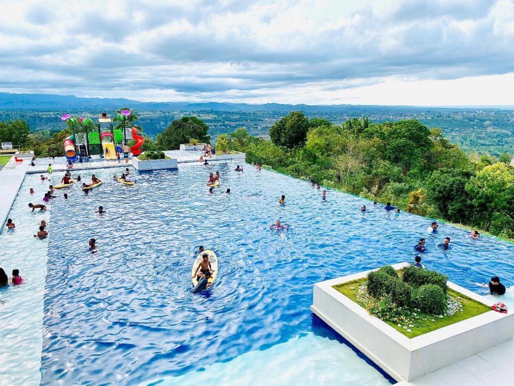 קגיאן דה אורו Ultra Winds Mountain Resort (Adults Only) מראה חיצוני תמונה